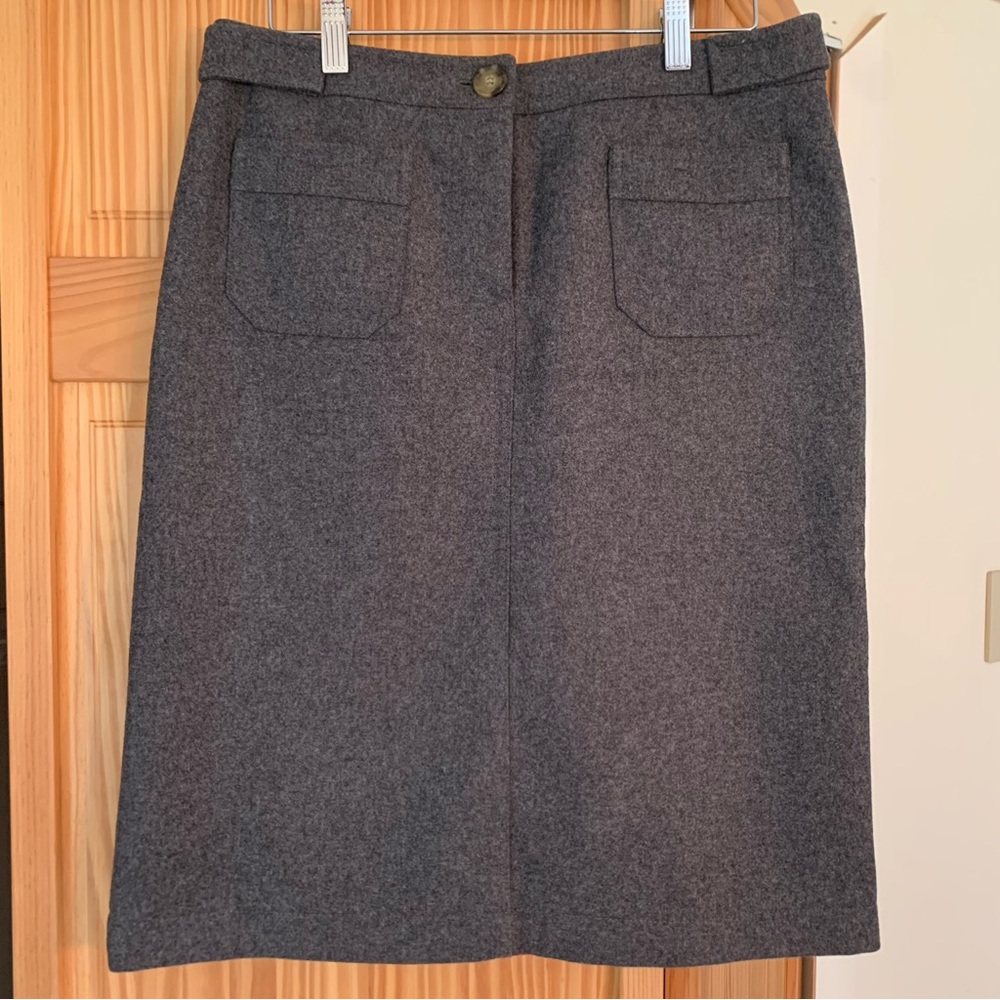 Michael Kors wool gray knee-length straight skirt. Button front. Women’s size 8